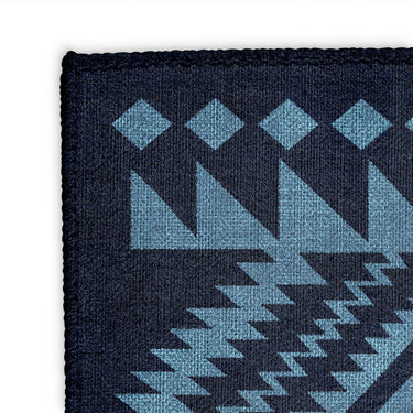 Reyno Columbia & Navy Mockup Square Detail